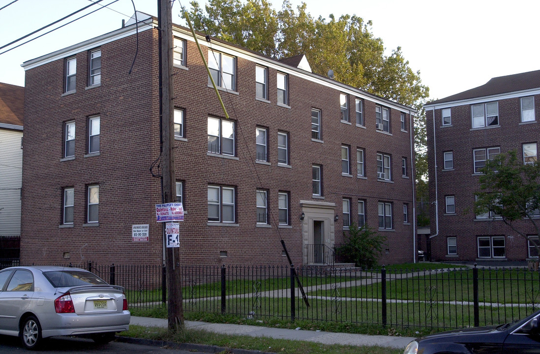 36 Irving St in Newark, NJ - Building Photo