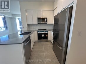 3260 Sheppard Ave E in Toronto, ON - Building Photo - Building Photo