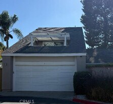 6 Leda in Irvine, CA - Building Photo