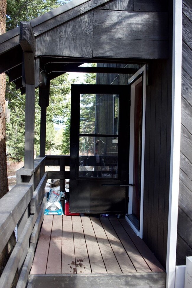 40 Gull St in Mammoth Lakes, CA - Foto de edificio - Building Photo