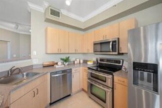 533 NE 3rd Ave, Unit 417 in Fort Lauderdale, FL - Foto de edificio - Building Photo