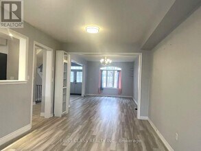 35 W Normandy Dr in Markham, ON - Building Photo - Building Photo