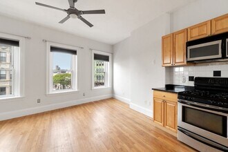 104 Dorchester St in Boston, MA - Foto de edificio - Building Photo