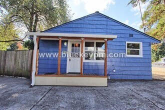 1005 Brandt Rd in Vancouver, WA - Foto de edificio - Building Photo