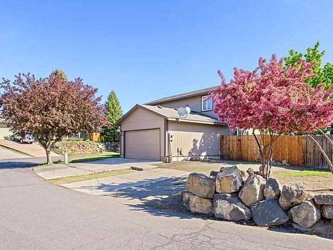 63366 Brody Ln in Bend, OR - Building Photo - Building Photo