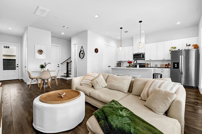 property at 5733 White Magnolia St.