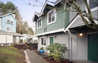 Hidden River Townhomes in Kirkland, WA - Building Photo - Building Photo