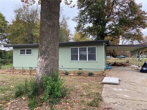 3070 W Mt Comfort Rd in Fayetteville, AR - Building Photo - Building Photo