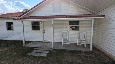 201 Forest Ave in Atmore, AL - Building Photo - Building Photo