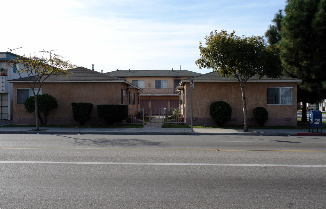 248-250 W Arbor Vitae St in Inglewood, CA - Building Photo