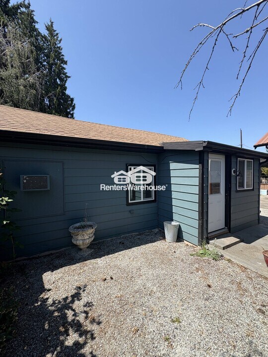 1053 S Southern St in Seattle, WA - Building Photo