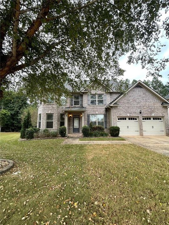 64 Canyon View Dr in Newnan, GA - Building Photo