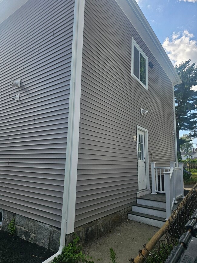 41 Raymond St, Unit 2