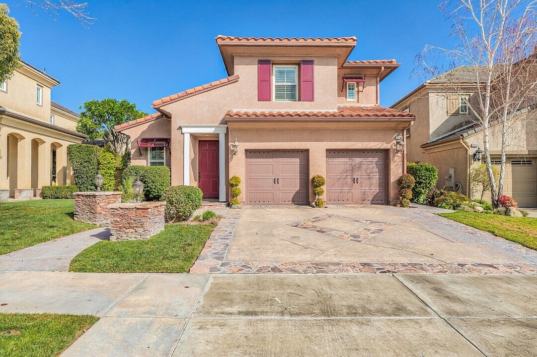 26850 Peppertree Dr in Stevenson Ranch, CA - Building Photo