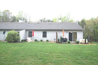 140 Oldfield Rd in Moneta, VA - Building Photo - Building Photo
