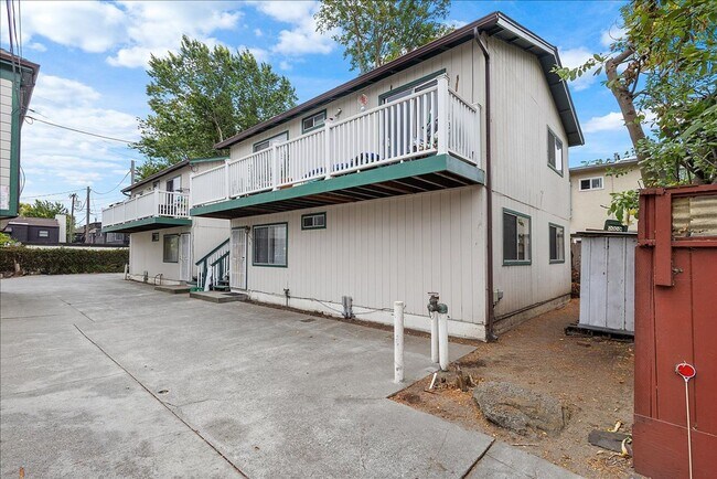1532 Stanton St in Alameda, CA - Building Photo - Building Photo