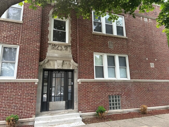 2418 N Kilbourn Ave in Chicago, IL - Foto de edificio - Building Photo