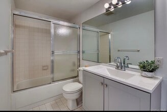 17 Lyme Ln in East Hampton, NY - Building Photo - Building Photo