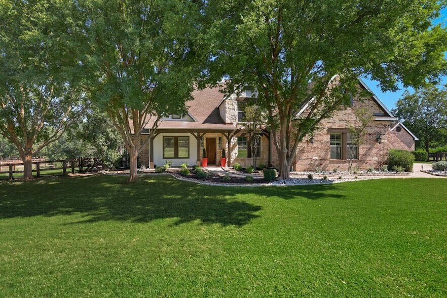 7889 Steeplechase Cir in Argyle, TX - Building Photo
