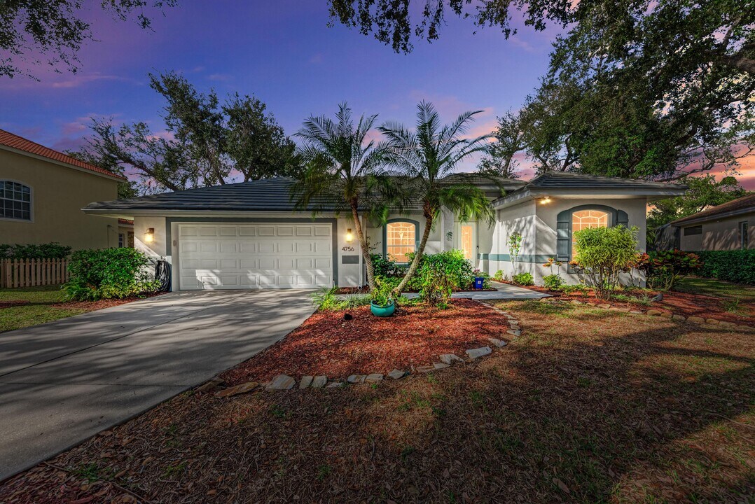 4756 Old Stone Rd in Sarasota, FL - Building Photo