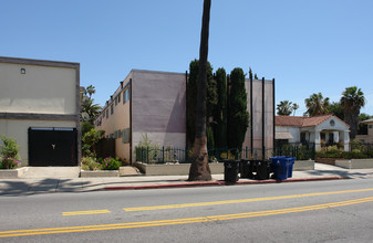 832 N Normandie Ave in Los Angeles, CA - Building Photo - Building Photo