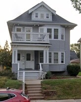 3246-3246 N Oakland Ave in Milwaukee, WI - Building Photo