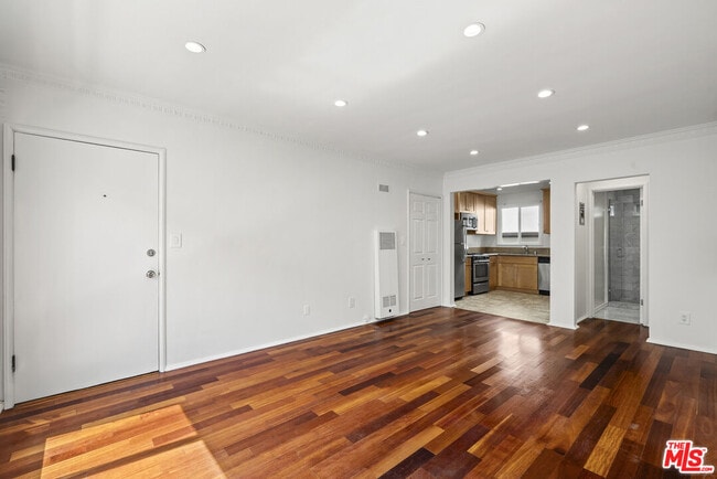 property at 1235 N Harper Ave