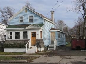 109 E 9th St in Oswego, NY - Building Photo