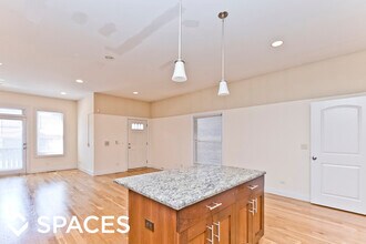 2328 N Greenview Ave, Unit 1 in Chicago, IL - Building Photo - Building Photo