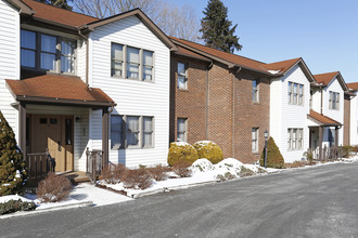 Grand Avenue Commons in Mars, PA - Foto de edificio - Building Photo