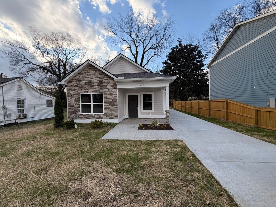 1116 Bridge St in Columbia, TN - Building Photo