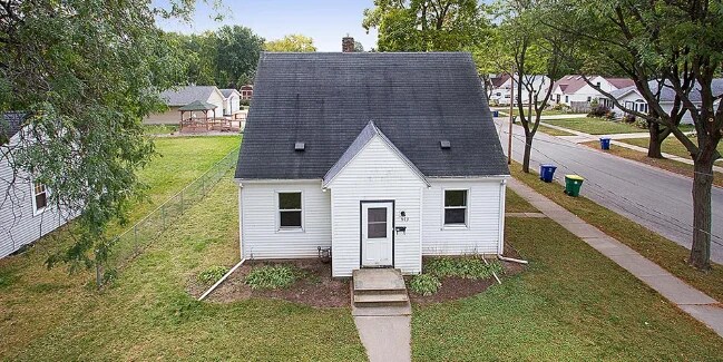 973 Hickory Hill Dr in Green Bay, WI - Foto de edificio