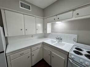 8723 Ilona Ln in Houston, TX - Building Photo - Building Photo