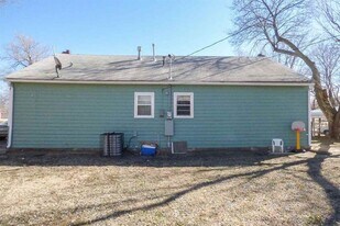 2614 E Shadybrook St in Wichita, KS - Building Photo