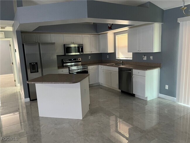 3509 8th St SW in Lehigh Acres, FL - Building Photo - Building Photo