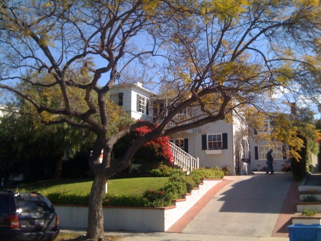 property at 1534 Veteran Ave