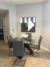 18340 NW 68th Ave-Unit -B in Hialeah, FL - Foto de edificio - Building Photo