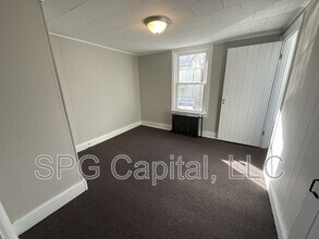 21 S Washington St in Shippensburg, PA - Foto de edificio - Building Photo