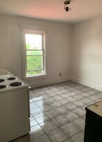 216 Wilson Ave in Uniontown, PA - Building Photo