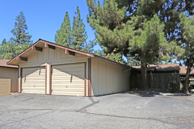 180 W 9th St in Clovis, CA - Building Photo - Primary Photo