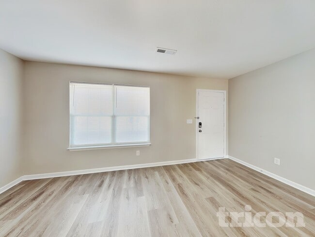 6800 Lakinsville Ln in Raleigh, NC - Foto de edificio - Building Photo