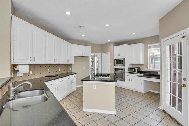 4407 Magnolia Ln