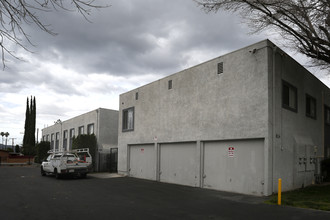 Shadow Mountain Apartments in San Jacinto, CA - Foto de edificio - Building Photo