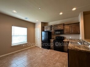 905 SW 92nd St in Oklahoma City, OK - Building Photo - Building Photo
