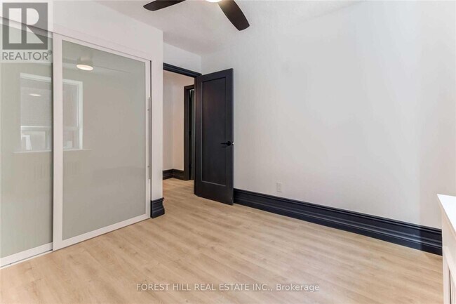 204 Kingston Rd in Toronto, ON - Building Photo - Building Photo
