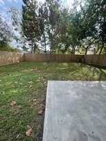 4447 Fallen Oaks Dr in Houston, TX - Building Photo