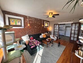 4945 Mardel Ave, Unit 4947A Mardel - 2nd Floor in St. Louis, MO - Foto de edificio - Building Photo