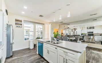 639 W Pepper Pl in Mesa, AZ - Building Photo - Building Photo