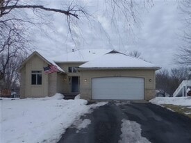 17295 Hibiscus Ave in Lakeville, MN - Building Photo