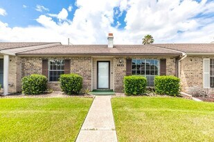 8930 Manion Dr in Beaumont, TX - Building Photo